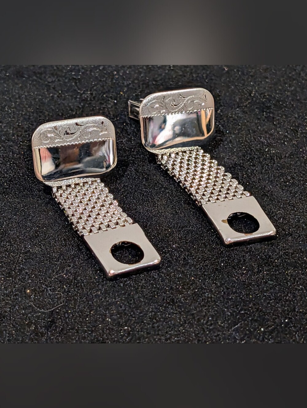 Silver Tone Mesh Wrap Around Rectangular Cufflinks - Picture 2 of 5